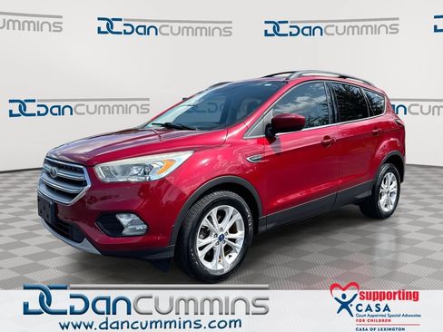 Used 2017 Ford Escape SE w/ Equipment Group 201A FWD image 1