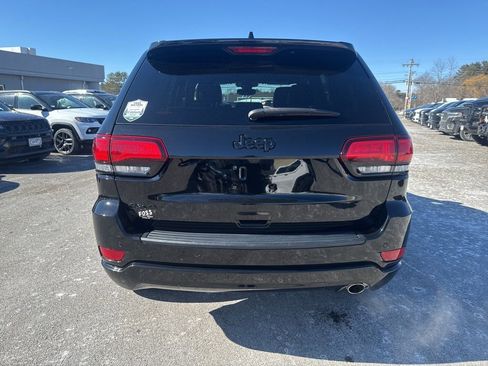 Certified 2022 Jeep Grand Cherokee Laredo X image 4