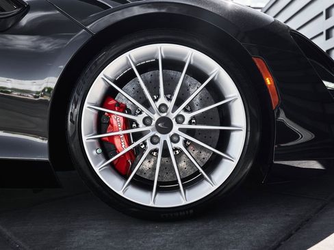 Used 2024 McLaren Artura RWD image 20