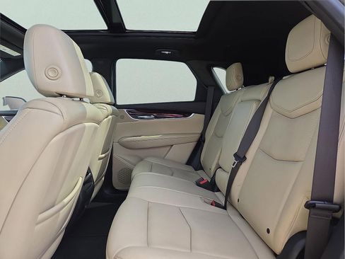 Used 2017 Cadillac XT5 Luxury w/ Driver Awareness Package image 10