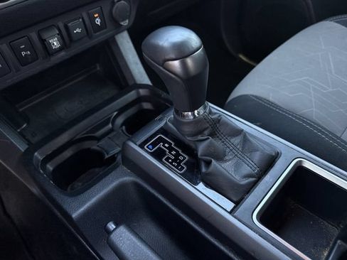 Used 2020 Toyota Tacoma TRD Off-Road w/ Technology Package AWD/4WD image 21
