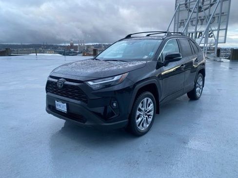 Used 2024 Toyota RAV4 XLE Premium image 4