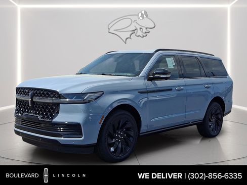 New 2026 Lincoln Navigator Reserve w/ Jet Appearance Package AWD/4WD image 1