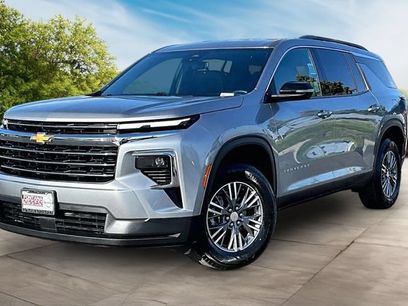 Used 2025 Chevrolet Traverse LT