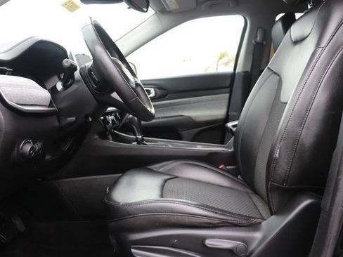 Used 2022 Jeep Compass Latitude image 10