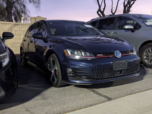 Used 2017 Volkswagen GTI SE image 3