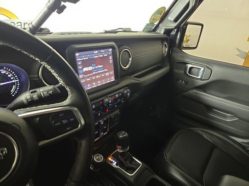 Used 2022 Jeep Wrangler Unlimited Sahara image 25