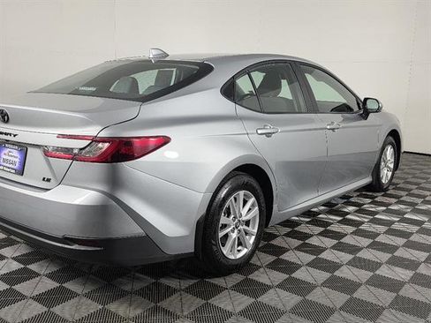 Used 2025 Toyota Camry LE w/ Convenience Package image 4