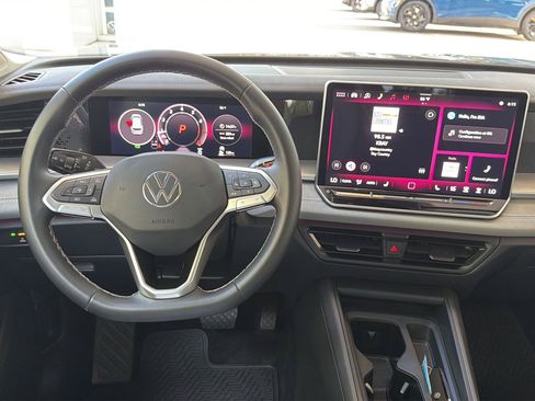 Certified 2026 Volkswagen Tiguan SE w/ Panoramic Sunroof Package FWD image 17