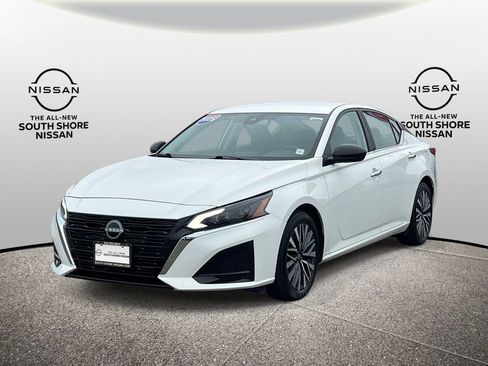 Used 2025 Nissan Altima 2.5 SV FWD image 4