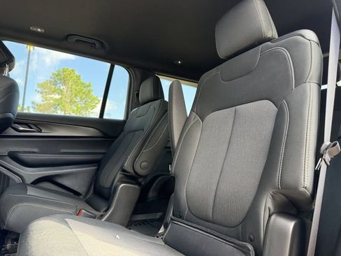 Used 2025 Jeep Grand Cherokee L Laredo RWD image 24