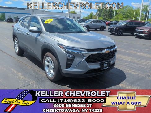 Certified 2024 Chevrolet Trax LS w/ LS Convenience Package FWD image 1