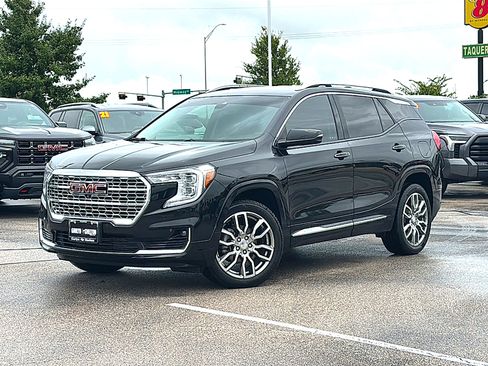 Used 2022 GMC Terrain Denali w/ Denali Premium Package AWD/4WD image 2