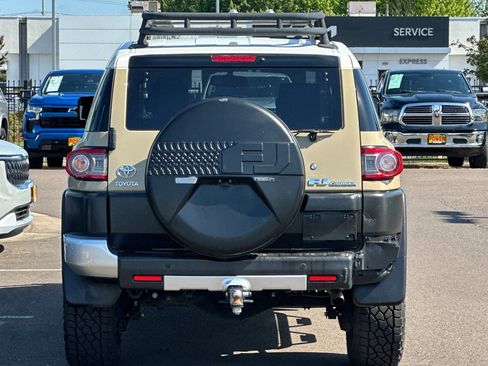 Used 2014 Toyota FJ Cruiser 4WD w/ Upgrade Package image 5