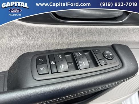 Used 2024 Chrysler Pacifica Touring-L FWD image 21