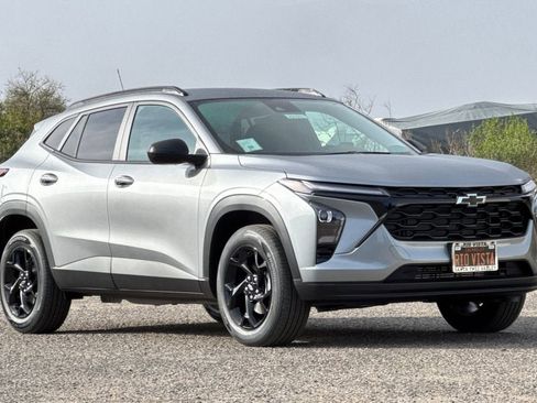 New 2026 Chevrolet Trax LT w/ Midnight Edition image 2