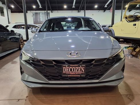Used 2023 Hyundai Elantra SE w/ Cargo Package image 2