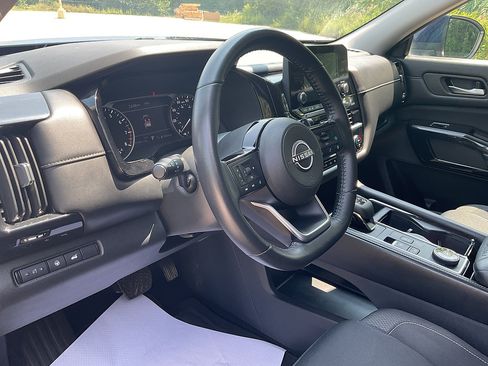 Used 2022 Nissan Pathfinder SV w/ SV Premium Package AWD/4WD image 10