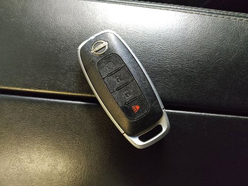 Used 2023 Nissan Rogue SV image 32