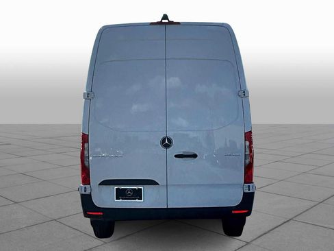 Used 2025 Mercedes-Benz Sprinter 2500 image 5