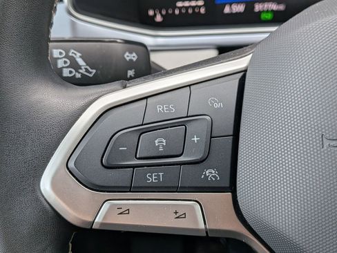 Used 2025 Volkswagen Taos SE AWD/4WD image 19