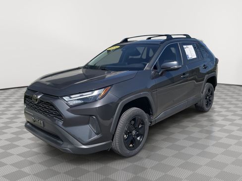 Used 2022 Toyota RAV4 XLE image 4