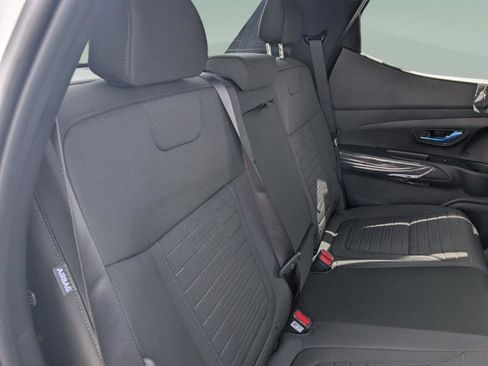 Used 2025 Hyundai Santa Cruz SE AWD/4WD image 18