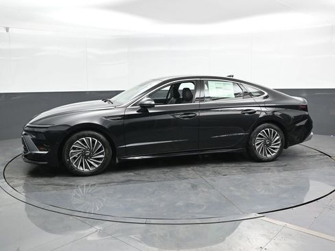 New 2025 Hyundai Sonata Limited image 8