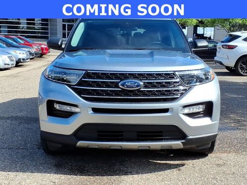 Used 2024 Ford Explorer XLT w/ Equipment Group 202A AWD/4WD image 8