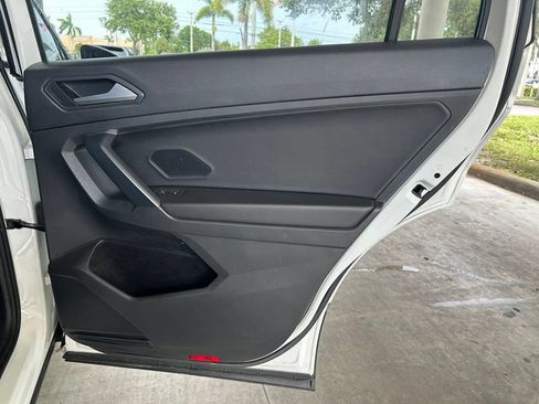 Used 2021 Volkswagen Tiguan SE w/ Panoramic Sunroof Package FWD image 29