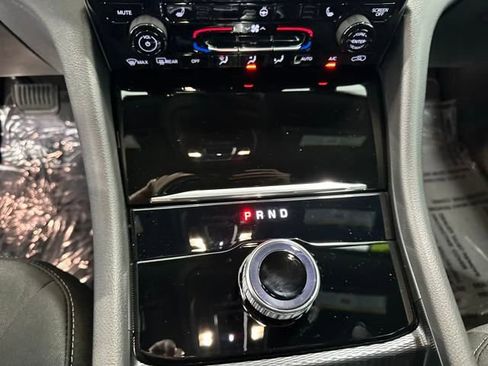 New 2025 Jeep Grand Cherokee Laredo w/ Luxury Tech Group I image 18