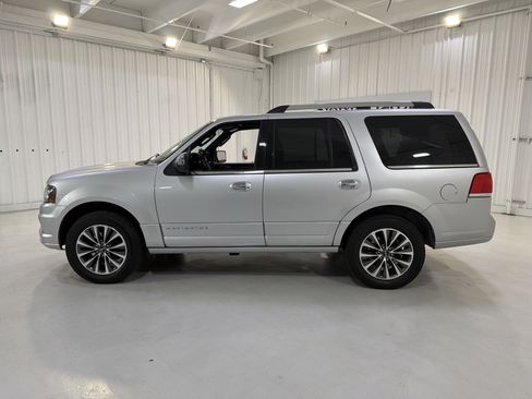 Used 2015 Lincoln Navigator 2WD image 2