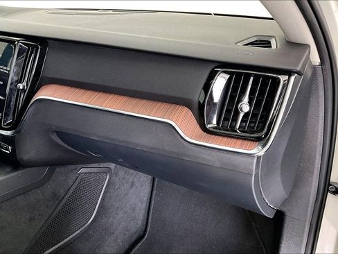 Used 2019 Volvo S60 T5 Momentum w/ Multimedia Package image 21