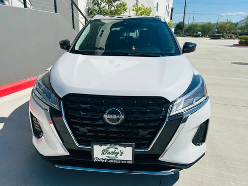 Used 2022 Nissan Kicks SV FWD image 2