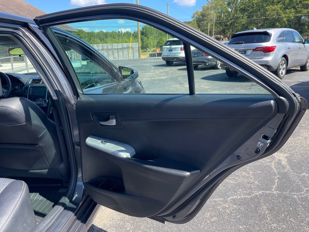 Used 2013 Toyota Camry SE FWD image 17