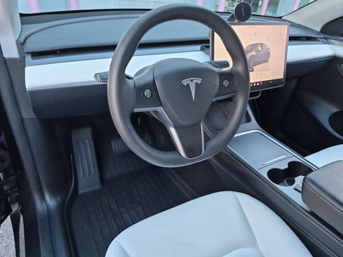 Used 2025 Tesla Model Y Long Range AWD/4WD image 10