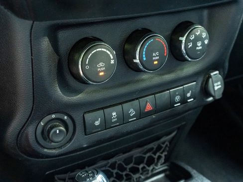 Used 2016 Jeep Wrangler Unlimited Sahara AWD/4WD image 21