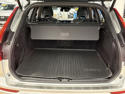 Used 2018 Volvo XC60 T5 R-Design w/ Convenience Package AWD/4WD image 28