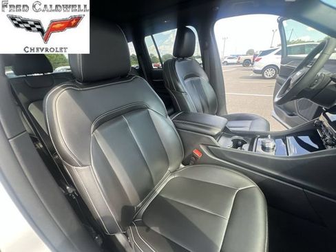 Used 2025 Jeep Grand Cherokee Limited AWD/4WD image 34