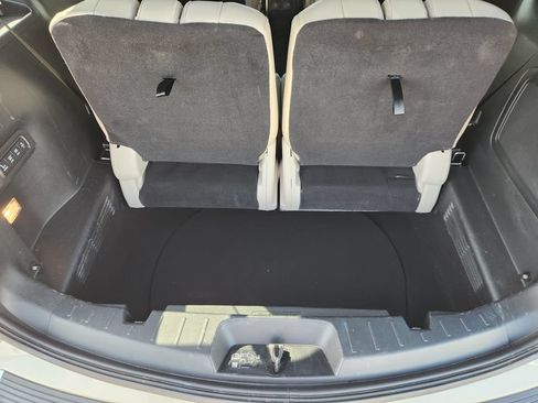 Used 2018 Ford Explorer Limited w/ Ford Safe & Smart Package FWD image 32