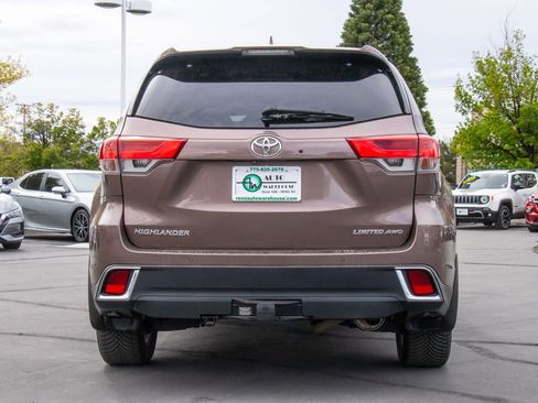 Used 2017 Toyota Highlander Limited AWD/4WD image 6