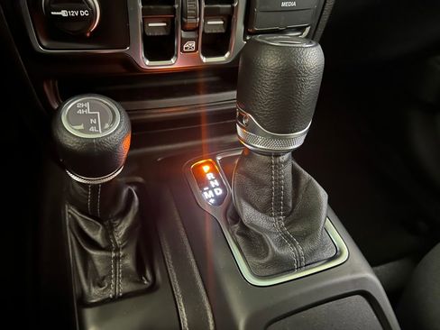 New 2025 Jeep Gladiator Sport AWD/4WD image 19