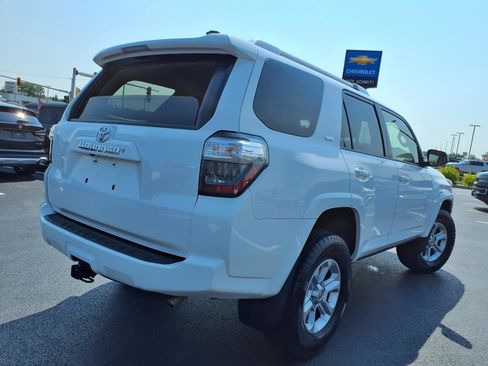 Used 2018 Toyota 4Runner SR5 AWD/4WD image 31