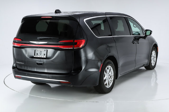 Used 2025 Chrysler Pacifica Select FWD image 13