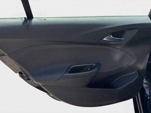 Used 2018 Chevrolet Cruze LT image 12