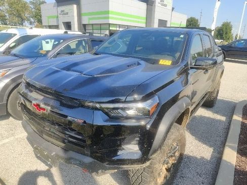 Used 2025 Chevrolet Colorado ZR2 w/ Midnight Edition AWD/4WD image 7