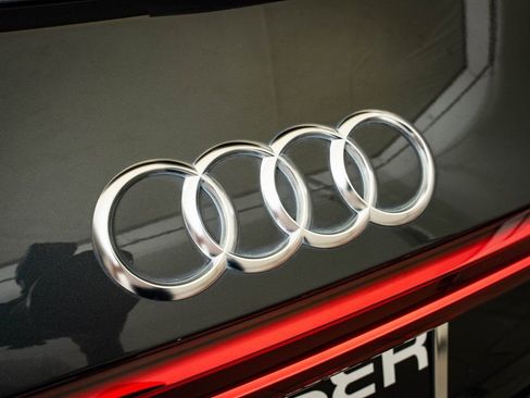 Used 2021 Audi e-tron Premium w/ Convenience Plus Package image 18