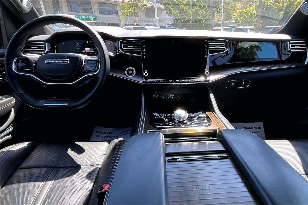 Used 2022 Jeep Grand Wagoneer Series II AWD/4WD image 11