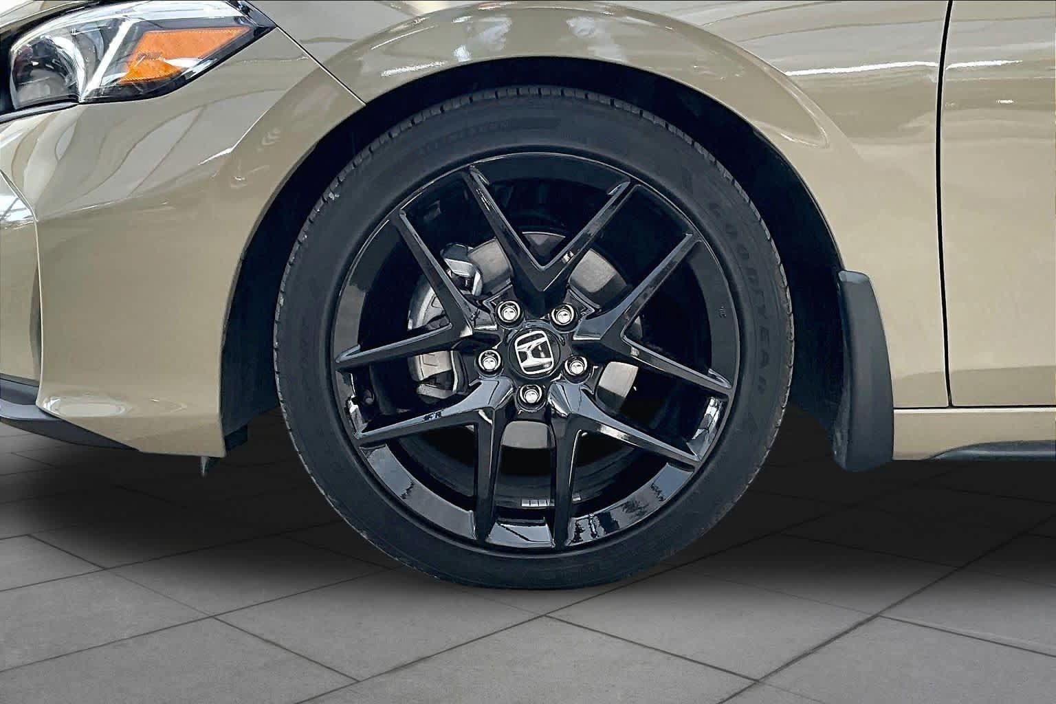 Used 2025 Honda Civic Sport image 11