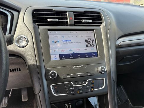 Used 2020 Ford Fusion SE w/ Equipment Group 151A image 19